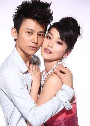 何炅究竟多大了 揭秘何炅王菁戀史及結(jié)婚照