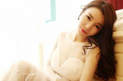 周文羽整容照對比 周文羽微博曬大量性感私房照