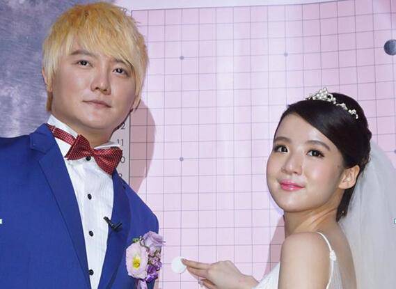 阿沁與F奶李汶靜蜜會(huì)被拍 男女主角大方承認(rèn)戀情