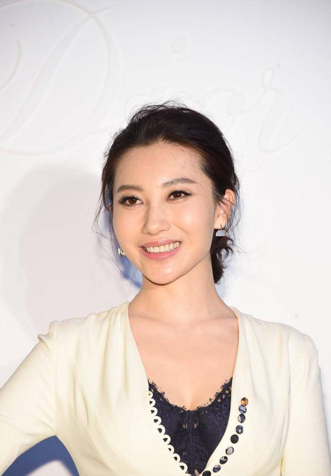 殷旭微博曬與章子男合影慶周年日 殷旭個人資料