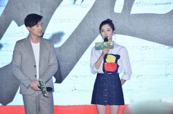 胡歌江疏影分手后首度同臺(tái) 兩人略顯尷尬