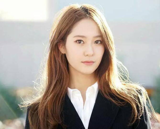 《我們結(jié)婚了》鄭秀晶與樸燦烈甜蜜親吻