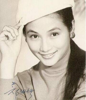 鄭佩佩有幾個(gè)孩子 鄭佩佩兒子女兒資料曝光