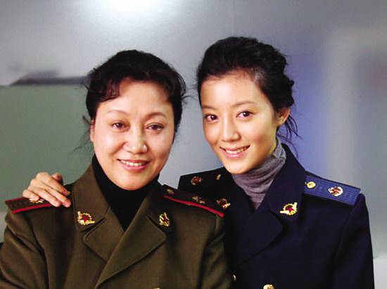 車曉微博曬三代軍裝照 曝車曉離婚原因