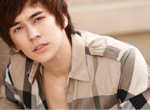 張倫碩真的喜歡鐘麗緹 曝張倫碩整容前后對比照