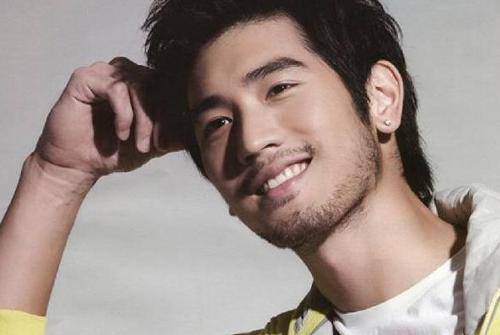 超模高以翔老婆是誰 他說陳喬恩是理想老婆