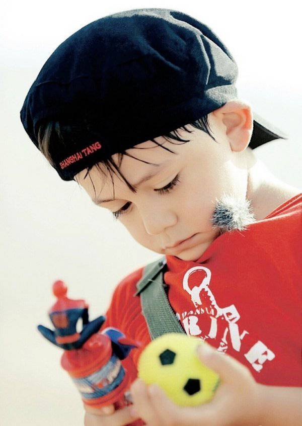 劉燁的兒子諾一個人資料  如此懂事因為她