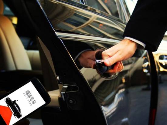 女孩滴滴快車竟遭咸豬手 司機(jī) 她說手冷我就摸了