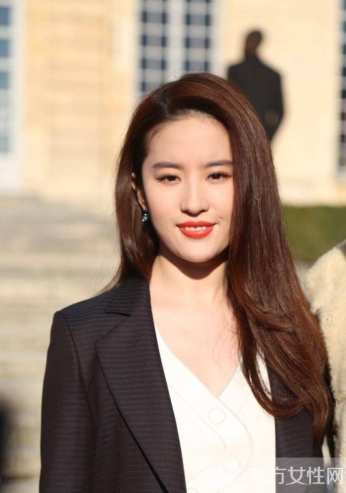 劉亦菲媽媽年輕照片 劉亦菲個(gè)人資料