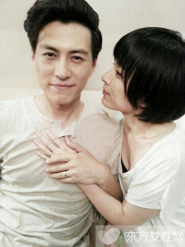 演員靳東家庭背景 靳東李佳結(jié)婚照