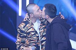 兩人出柜了 俞灝明王櫟鑫斷背吻照讓人錯愕不已