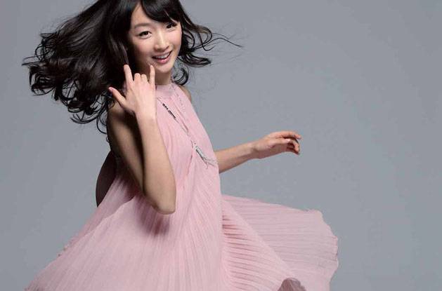 周冬雨割雙眼皮是真的嗎 好多被網(wǎng)友誤認(rèn)為是貼的