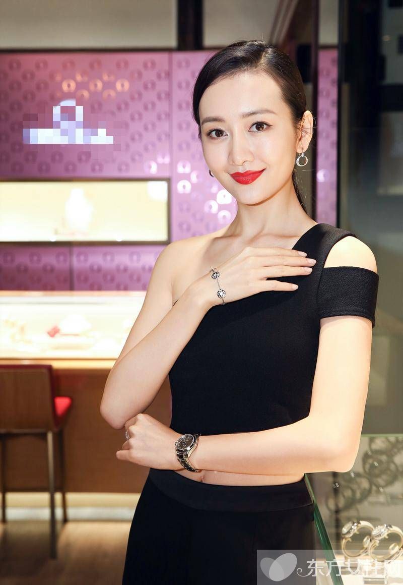 王鷗現(xiàn)身穿著引罵 王鷗個人資料