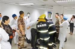 男子打耳洞卻遭耳釘槍夾住 男子稱留下陰影不敢打了