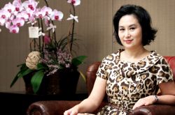 何超瓊俞琤蜜會引起轟動 全程拒絕做訪問