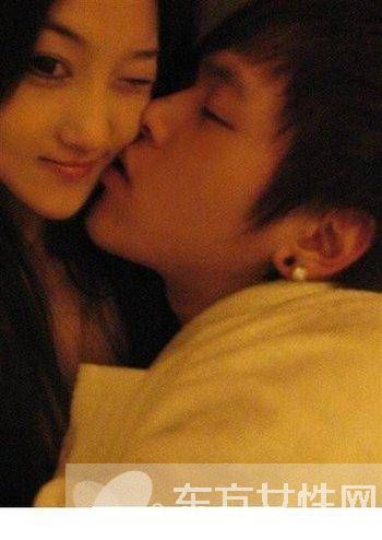 張馨予坐臺(tái)是真的 張馨予發(fā)小現(xiàn)身說(shuō)明“坐臺(tái)照”緣起