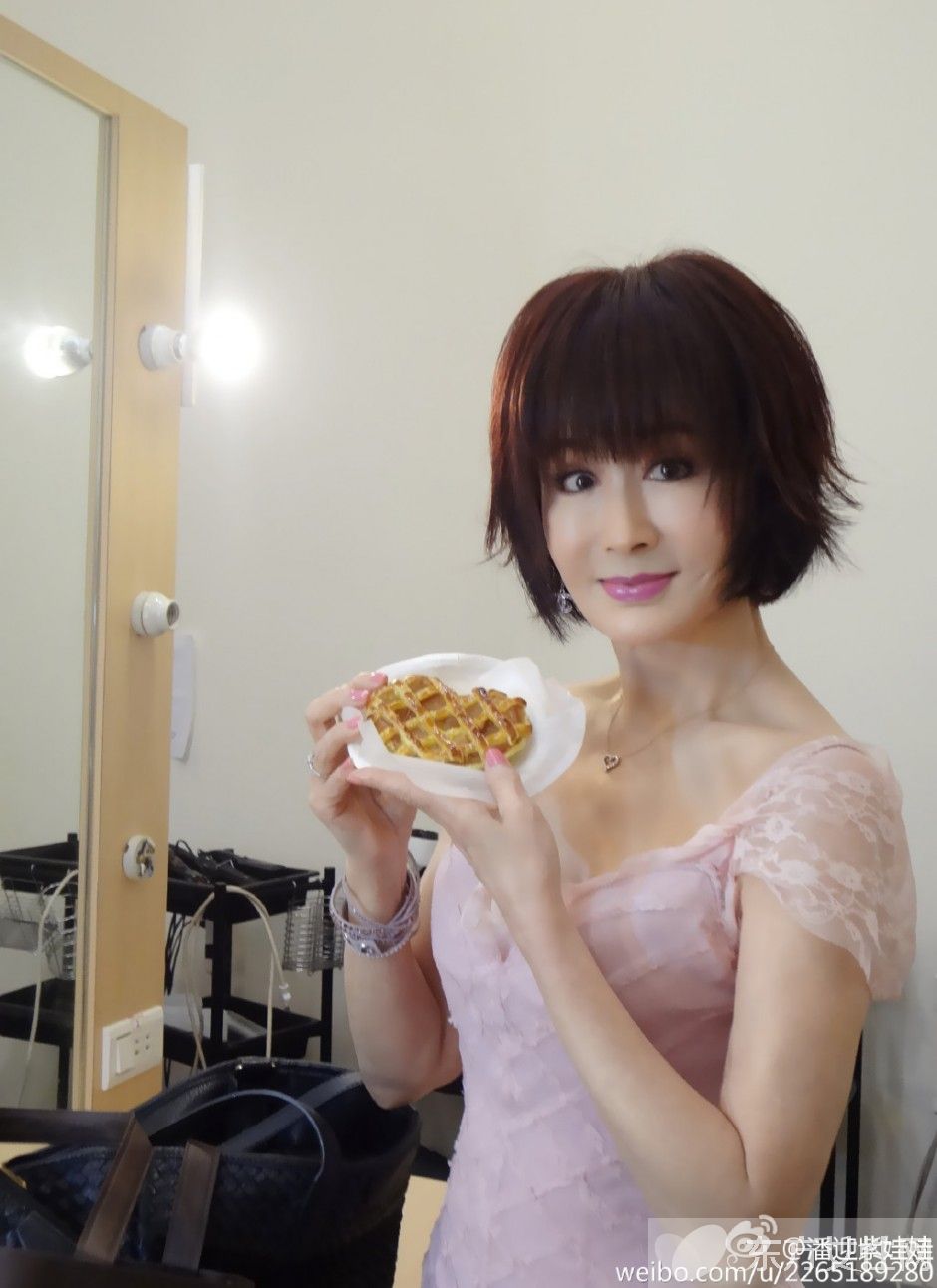 潘迎紫個(gè)人資料大起底 保養(yǎng)高手近照似少女