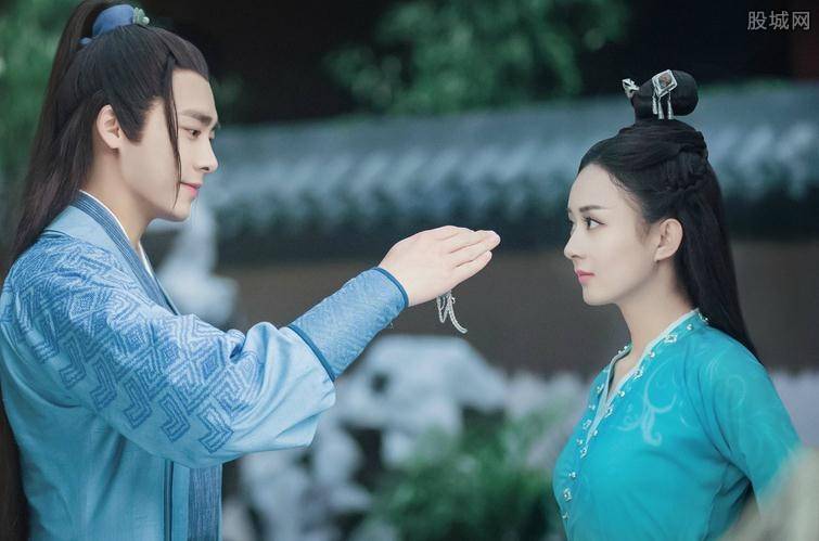 李易峰喜歡趙麗穎嗎 兩人親密自拍關系非同一般