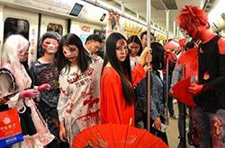 喪尸現(xiàn)身地鐵2號線 成都地鐵堅決說NO