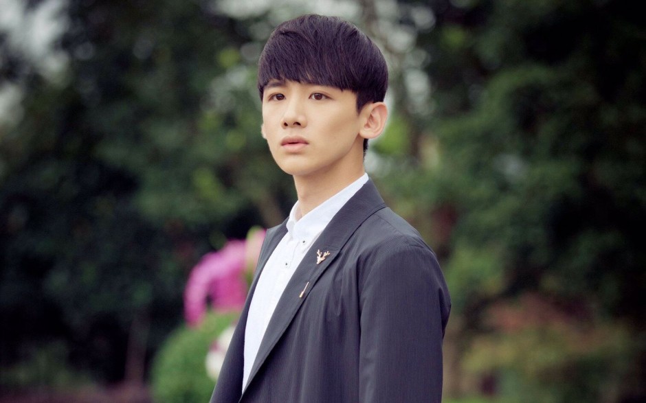 白敬亭整容對比照 白敬亭自曝初吻經(jīng)歷