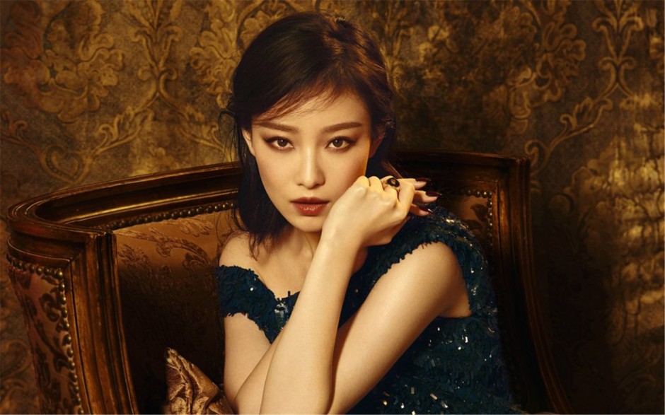 倪妮不雅照片流出 揉胸舔唇摸下體令人震驚