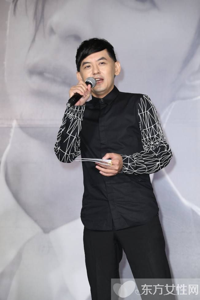 黃子佼女友是誰 情史豐富歷任女友皆貌美如花