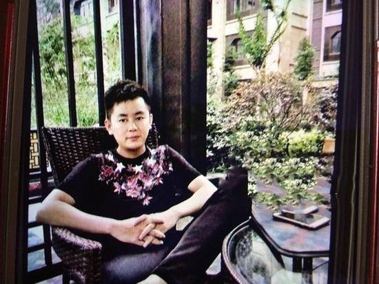 男子因丑多次相親不成 換 馬甲 變帥哥網(wǎng)聊誘騙女網(wǎng)友