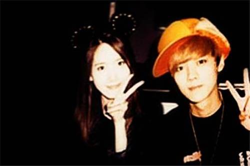 鹿晗女友是誰 鹿晗經(jīng)常半夜在微博搜自己