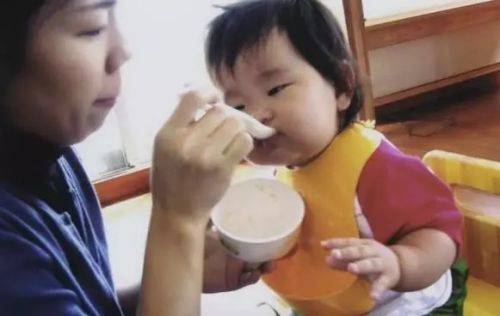 她逼4歲女兒每天做菜 背后故事卻感動了所有人