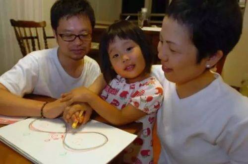 她逼4歲女兒每天做菜 背后故事卻感動了所有人