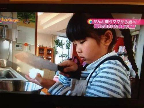 她逼4歲女兒每天做菜 背后故事卻感動了所有人