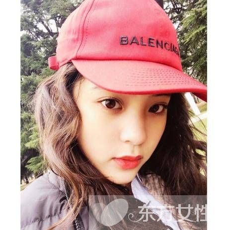 歐陽娜娜曝出蕾絲情 女女親吻的閨蜜是誰