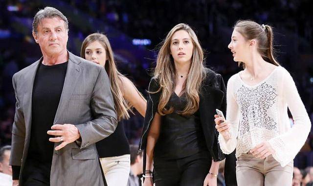 史泰龍的三個女兒個個長相美艷 妥妥的白富美