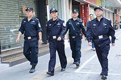 女子夜晚獨行被尾隨 好心民警護送女子回家