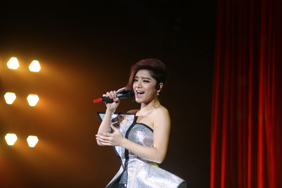 江映蓉整容前后照片令人驚悚 鼻子處驚現(xiàn)針腳痕跡