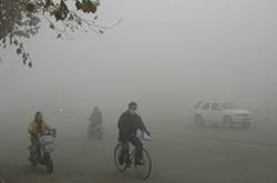 隱形眼鏡和美瞳會吸霾 戴美瞳去上班卻患上結(jié)膜炎