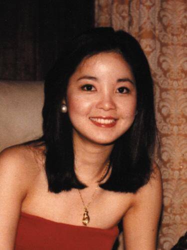 鄧麗君墓碑遭破壞 碑石早已失去原來(lái)的樣子