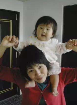 她逼4歲女兒每天做菜 背后故事卻感動了所有人