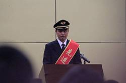 他挽救了400多人的性命 避免了一場(chǎng)事故