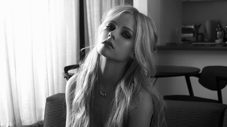 艾薇兒復(fù)出消息曝光 臥床2年終戰(zhàn)勝病魔