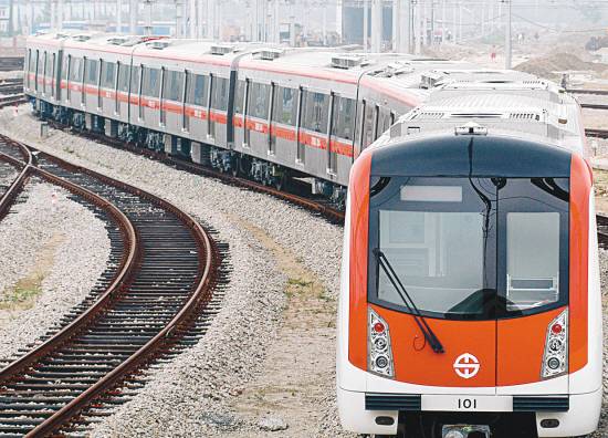 一顆珍珠逼停成都地鐵 致車(chē)門(mén)關(guān)不上不得已 清客