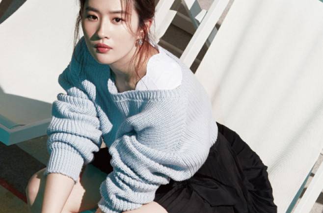 揭劉亦菲干爹陪睡真相 15歲被遭性侵至墮胎