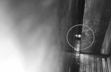 一顆珍珠逼停成都地鐵 致車(chē)門(mén)關(guān)不上不得已 清客