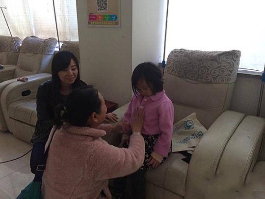 爺爺奶奶爸爸媽媽均去世 7歲小女孩只能以醫(yī)院為家