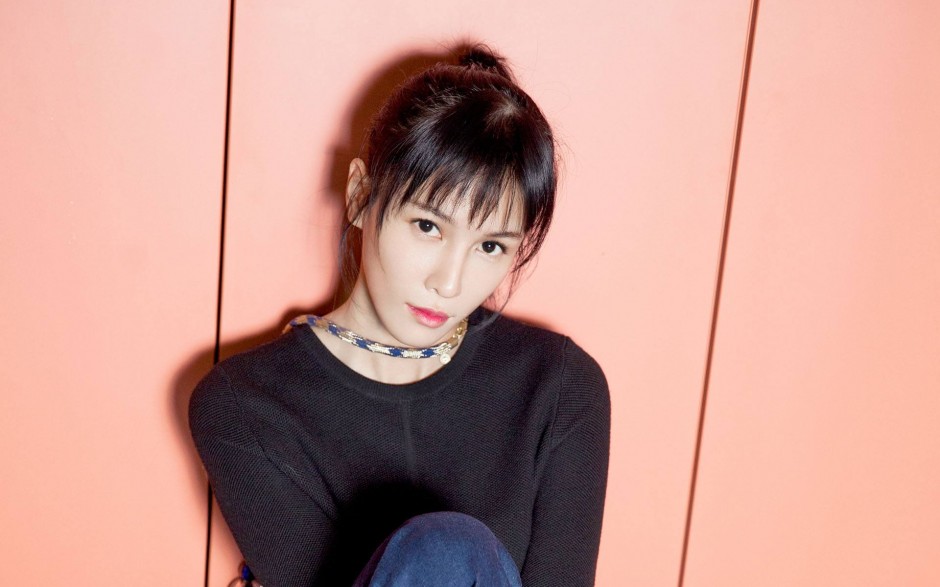 尹正張藍(lán)心曝戀情 當(dāng)街擁吻回家共度春宵