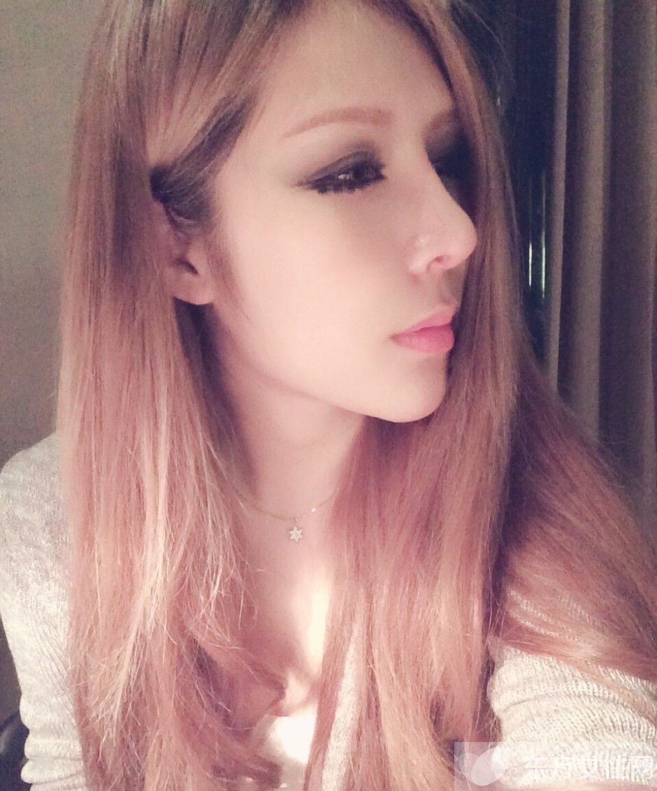 徐彎彎微博爆料黃海波嫖娼視頻 整容前模樣驚人