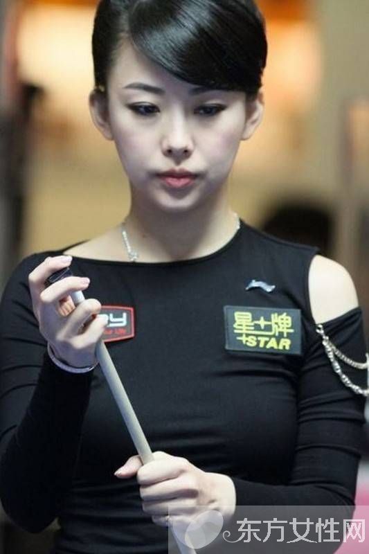 九球天后潘曉婷個(gè)人資料 潘曉婷低胸裝險(xiǎn)些走光