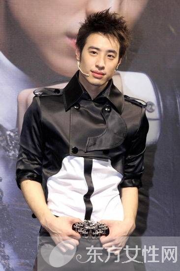 潘瑋柏身高多少 潘瑋珀帶兒子現(xiàn)身引關(guān)注