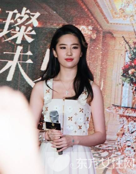 網(wǎng)友調(diào)侃劉亦菲發(fā)福照似大媽 劉亦菲個(gè)人資料曝光