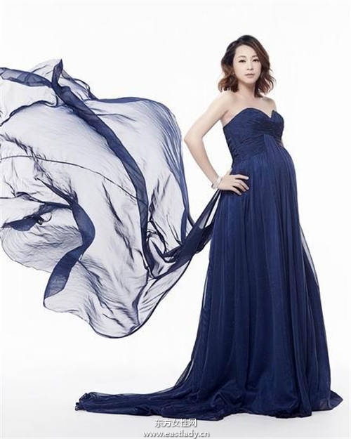 六月挺孕肚比基尼照曝光 超辣身材老公愛炫耀